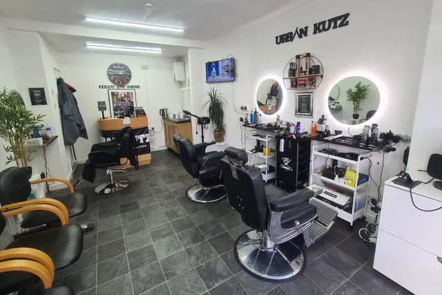 Inside Urban Kutz: the chairs, mirrors and ring lights