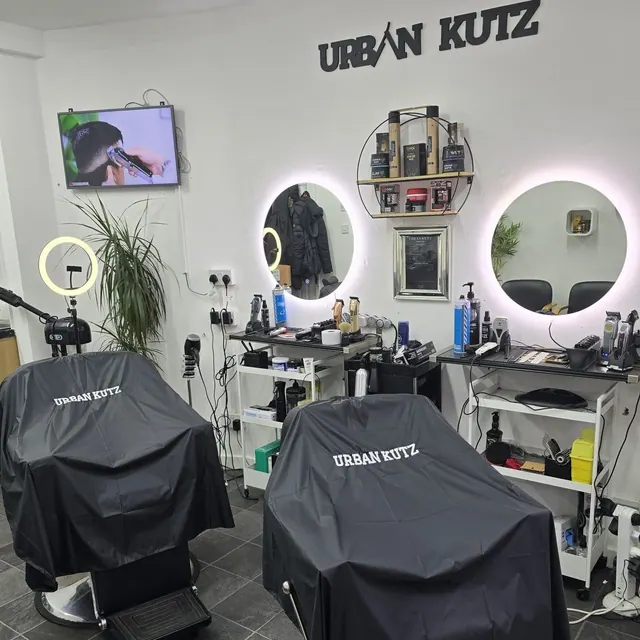 The mirrors and lights at Urban Kutz